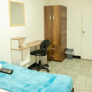 3* Pensión Africa House-casa Laureles-la70